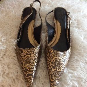 Carlos Santana Sexy Strap Pointed 2 in Slide Heel